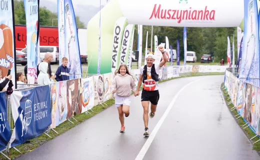 Jest zwycięzca Biegu 7 Dolin na 100 km! Dotarł do mety ze świetnym czasem [WIDEO] - 11